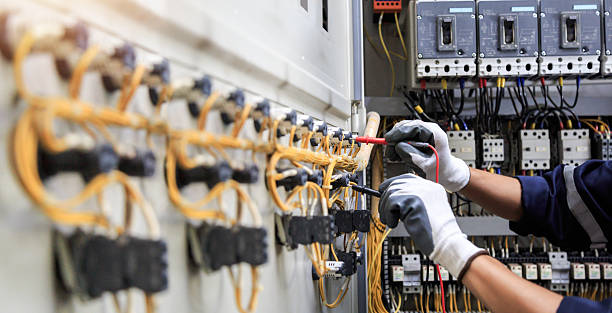 Professional Electrician technician working in Saugerties South, NY